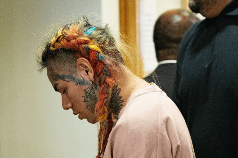HOUSTON, TX - AUGUST 22: Rapper Tekashi69, real name Daniel Hernandez and also known as 6ix9ine, Tekashi 6ix9ine, Tekashi 69, arrives for his arraignment on assault charges in County Criminal Court #1 at the Harris County Courthouse on August 22, 2018 in Houston, Texas