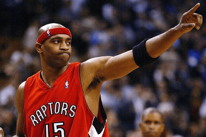 TORONTO - NOVEMBER 3: Vince Carter #15 of the Toronto Raptors salutes the crowd after beating the Houston Rockets 95-88 during a game at the Air Canada Centre on November 3, 2003 in Toronto, Canada. 
