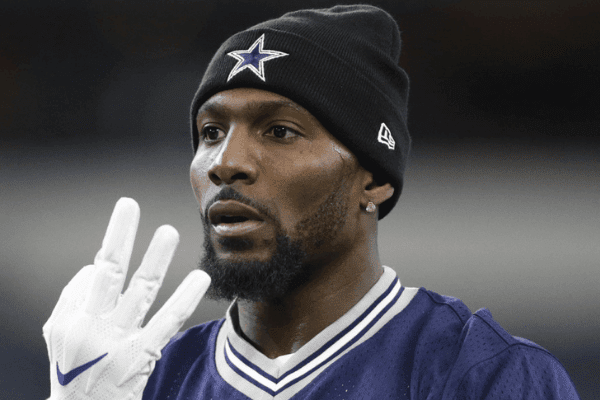Dec 24, 2017; Arlington, TX, USA; Dallas Cowboys wide receiver Dez Bryant (88) warms up before a game against the Seattle Seahawks at AT&T Stadium. Mandatory Credit: Tim Heitman-USA TODAY Sports