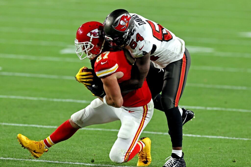 Kansas City Chiefs tight end Travis Kelce (87) makes a catch against Tampa Bay Buccaneers inside linebacker Lavonte David (54) during the second quarter in Super Bowl LV at Raymond James Stadium. 