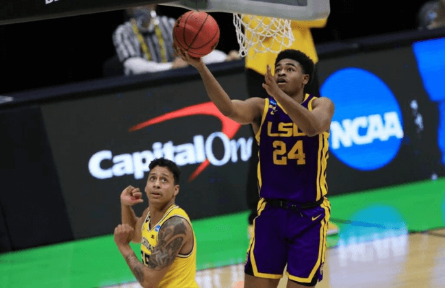  Louisiana State Tigers guard Cameron Thomas (24) goes up for a shot during the first half in the second round of the 2021 NCAA Tournament against the Michigan Wolverines at Lucas Oil Stadium.