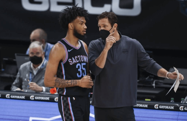 Mar 15, 2021; Charlotte, North Carolina, USA; Sacramento Kings coach Luke Walton talks to Sacramento Kings forward Marvin Bagley III (35) as they play against the Charlotte Hornets during the second quarter at Spectrum Center. Mandatory Credit: Nell Redmond-USA TODAY Sports

