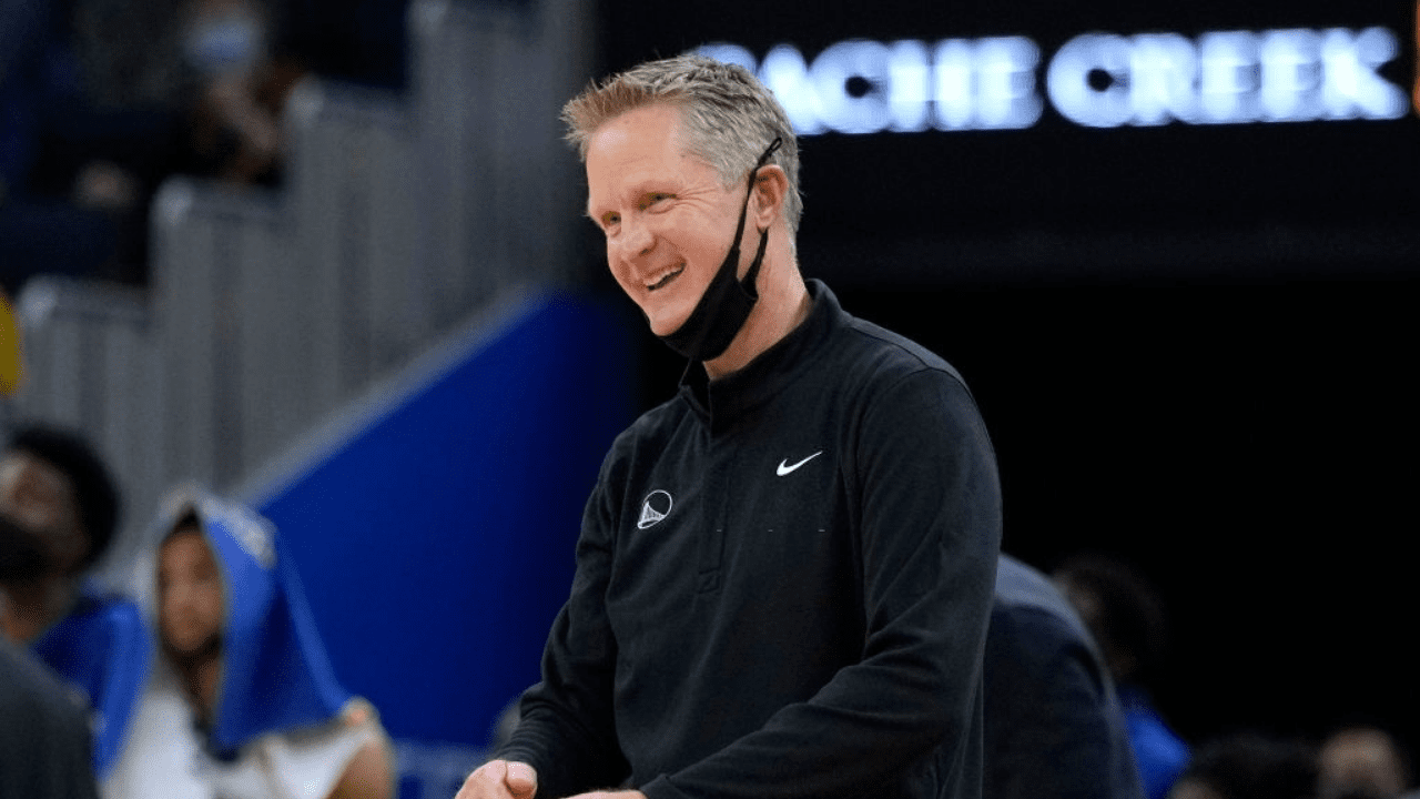 SAN FRANCISCO, CALIFORNIA - OCTOBER 08: Head coach Steve Kerr of the Golden State Warriors reacts to a call from the officials against the Los Angeles Lakers at Chase Center on October 08, 2021 in San Francisco, California. NOTE TO USER: User expressly acknowledges and agrees that, by downloading and/or using this photograph, User is consenting to the terms and conditions of the Getty Images License Agreement. (Photo by Thearon W. Henderson/Getty Images)